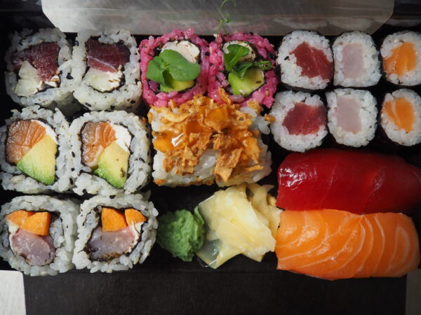 Mix de sushis par Math et Jo Traiteur à Teyran