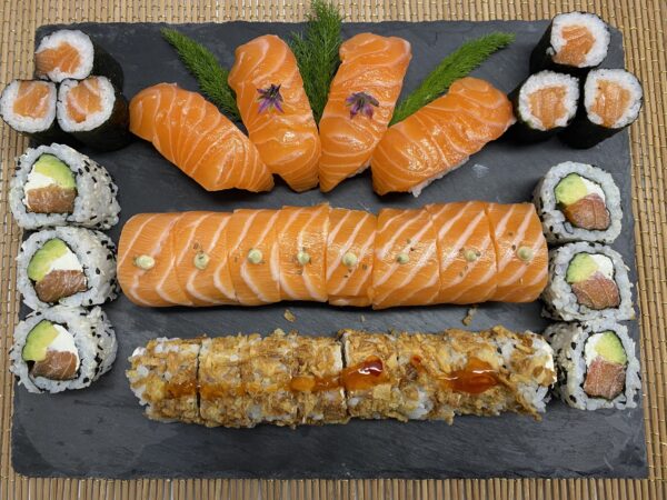 Plateau sushi spécial Saumon