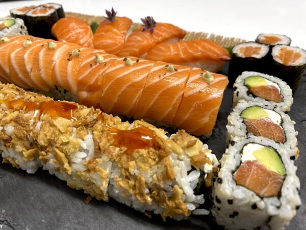 Plateau sushi spécial Saumon – Image 3