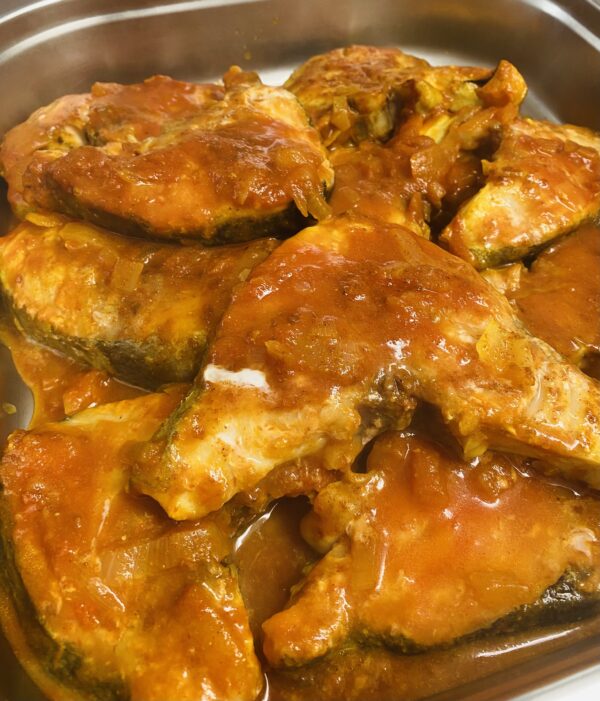 Plat de poisson en sauce